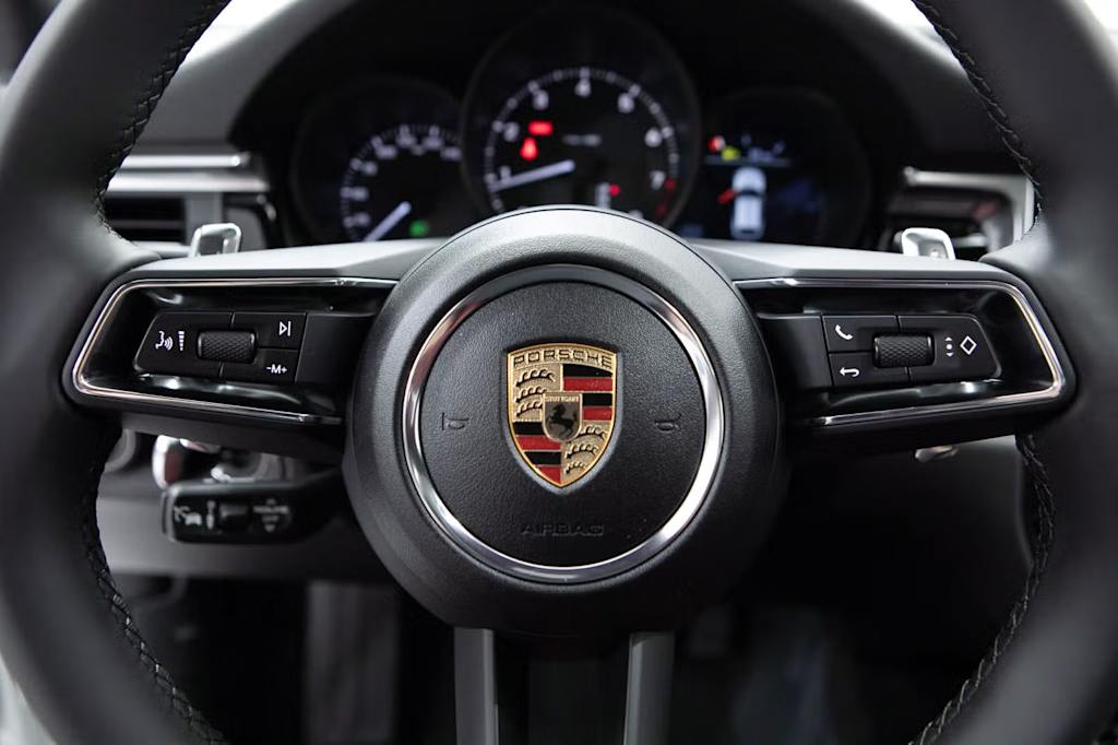 Thumbnail: 2025 Porsche Macan - 20