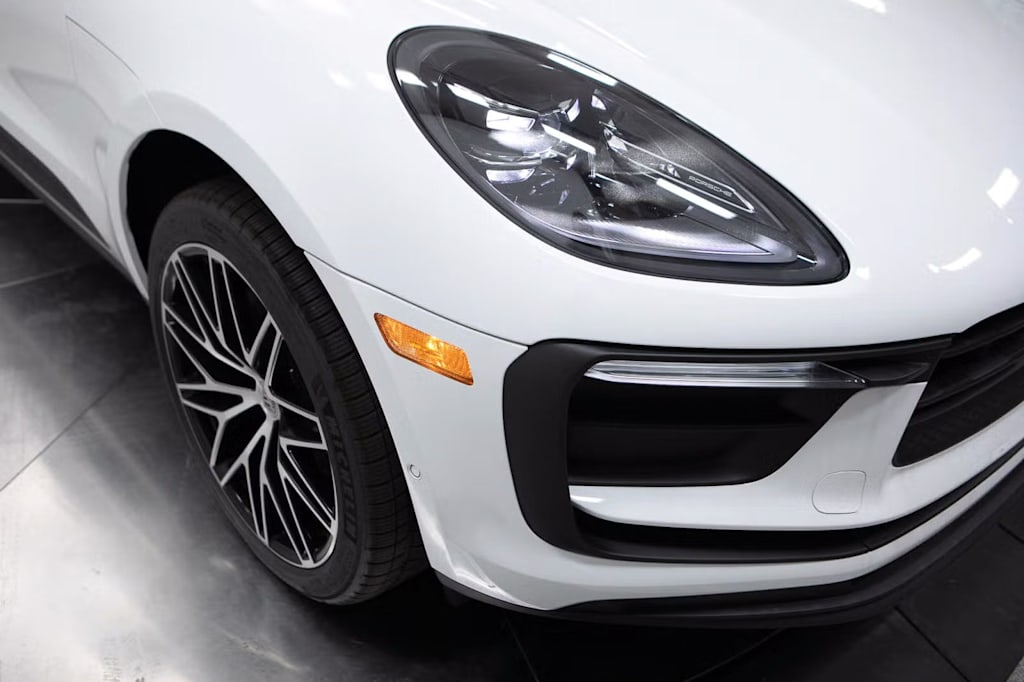 Thumbnail: 2025 Porsche Macan - 19