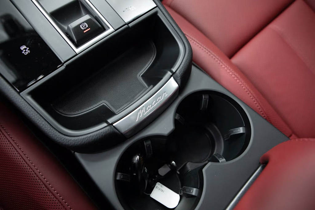 Thumbnail: 2025 Porsche Macan - 32