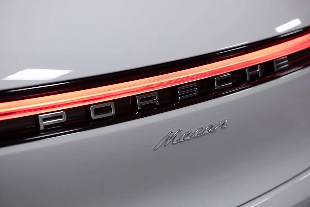 Thumbnail: 2026 Porsche Macan - 23