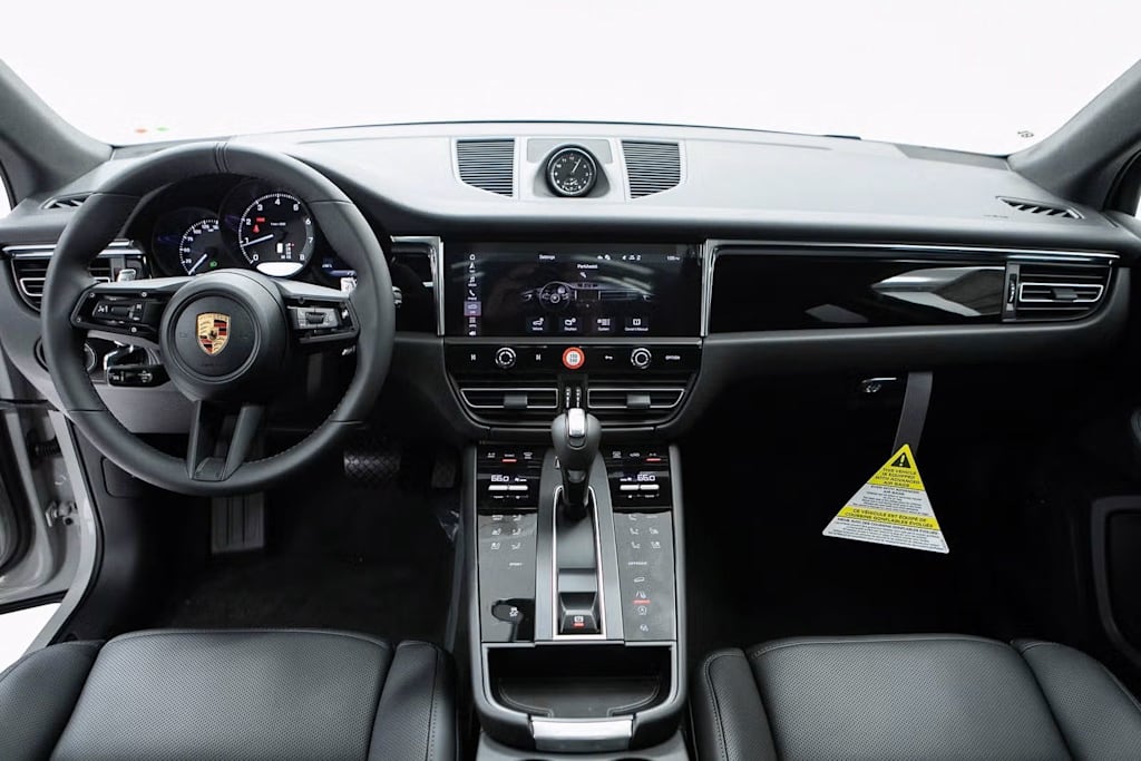 Thumbnail: 2026 Porsche Macan - 8