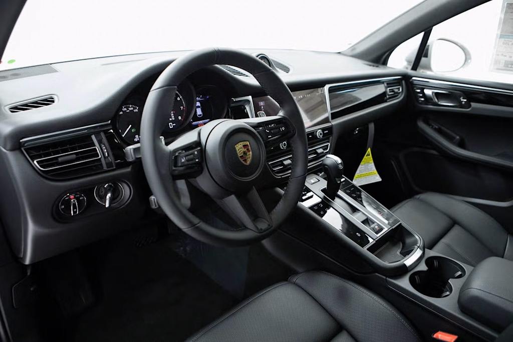 Thumbnail: 2026 Porsche Macan - 2