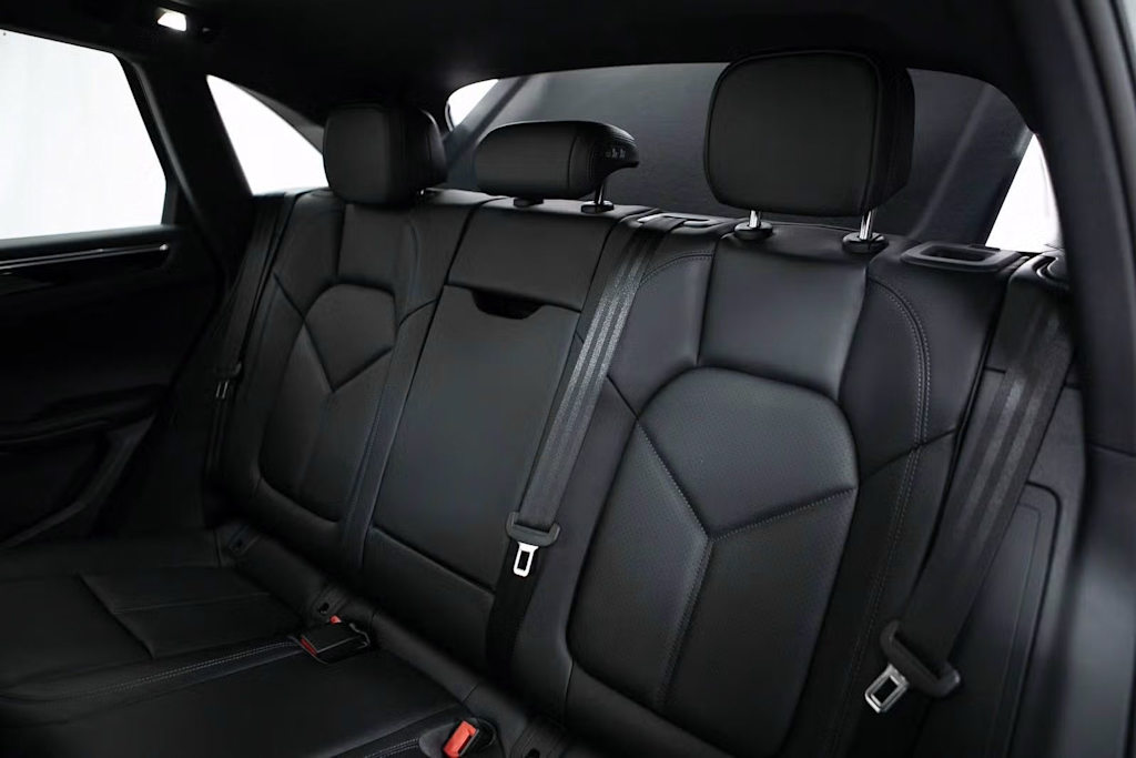Thumbnail: 2026 Porsche Macan - 37