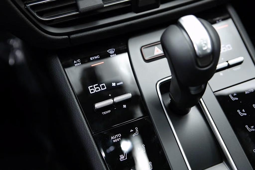 Thumbnail: 2026 Porsche Macan - 34