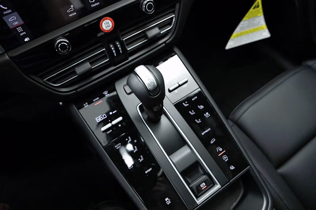 Thumbnail: 2026 Porsche Macan - 35