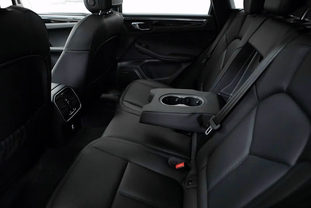 Thumbnail: 2026 Porsche Macan - 11
