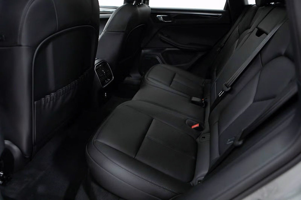Thumbnail: 2026 Porsche Macan - 32