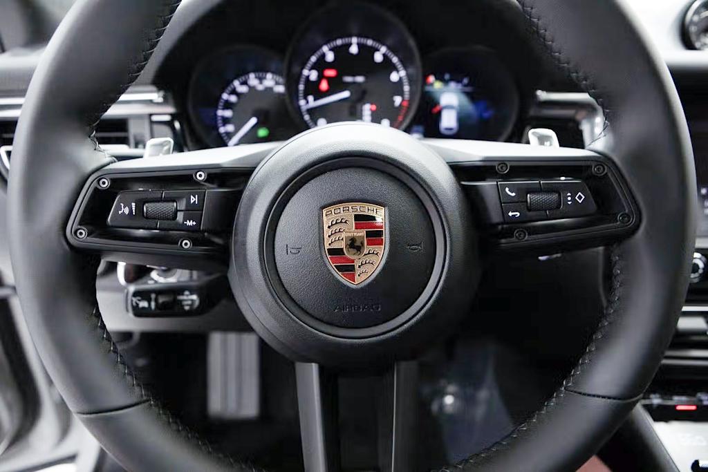 Thumbnail: 2026 Porsche Macan - 20