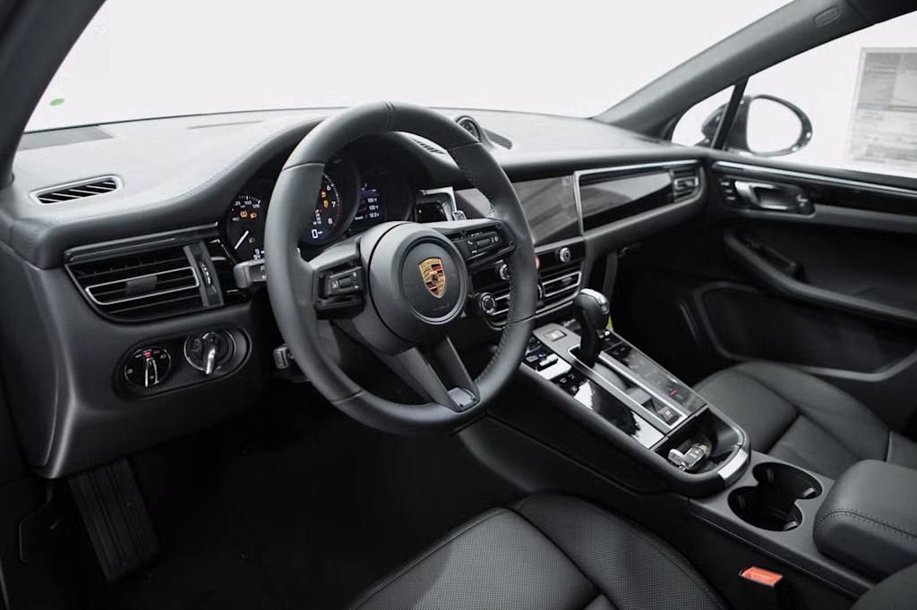 Thumbnail: 2026 Porsche Macan - 2