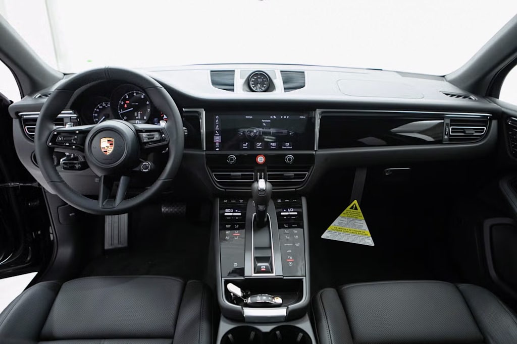 Thumbnail: 2026 Porsche Macan - 7