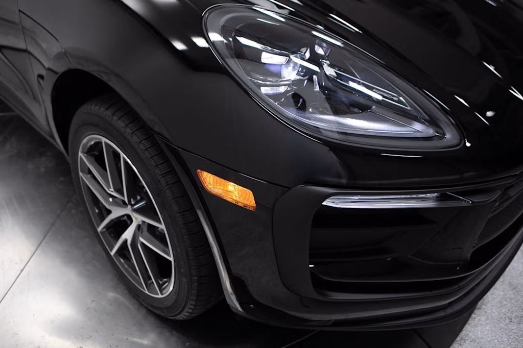 Thumbnail: 2026 Porsche Macan - 5