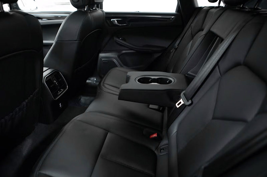 Thumbnail: 2026 Porsche Macan - 36