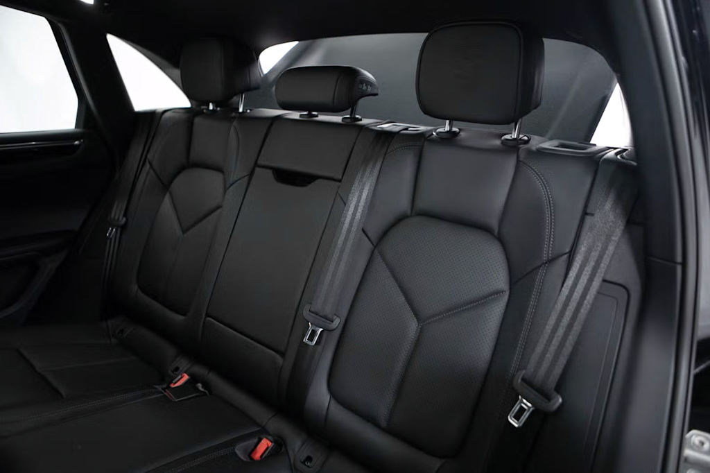 Thumbnail: 2026 Porsche Macan - 38