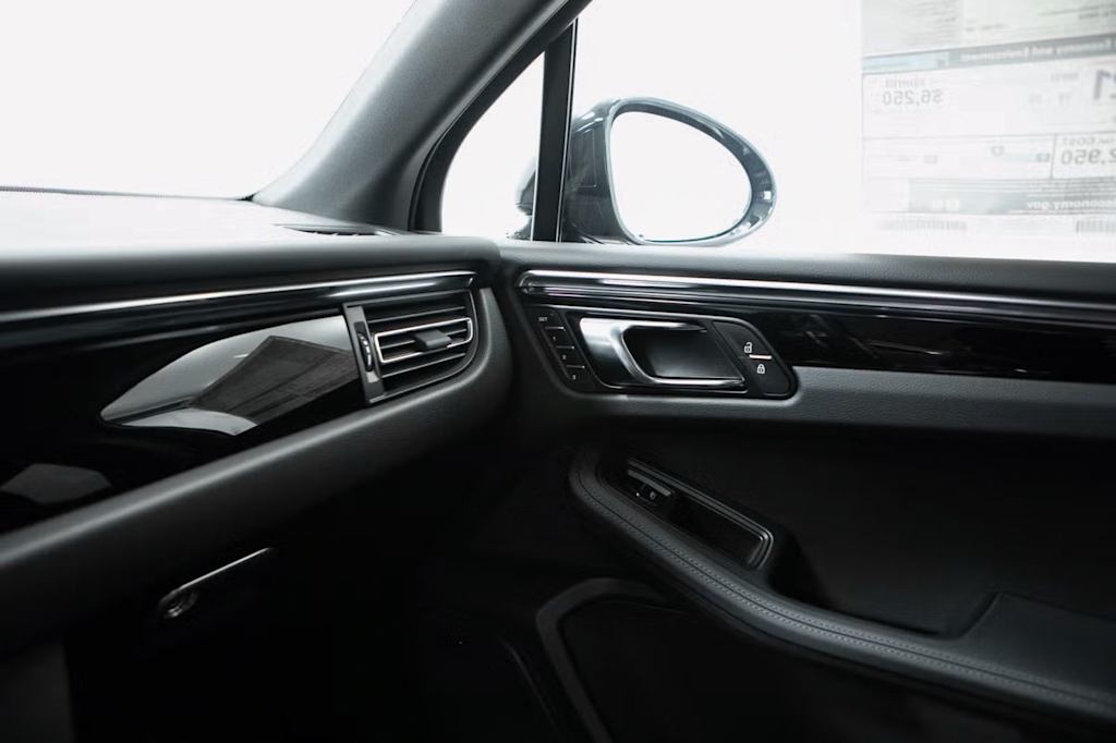 Thumbnail: 2026 Porsche Macan - 33