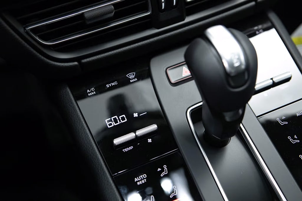 Thumbnail: 2026 Porsche Macan - 31