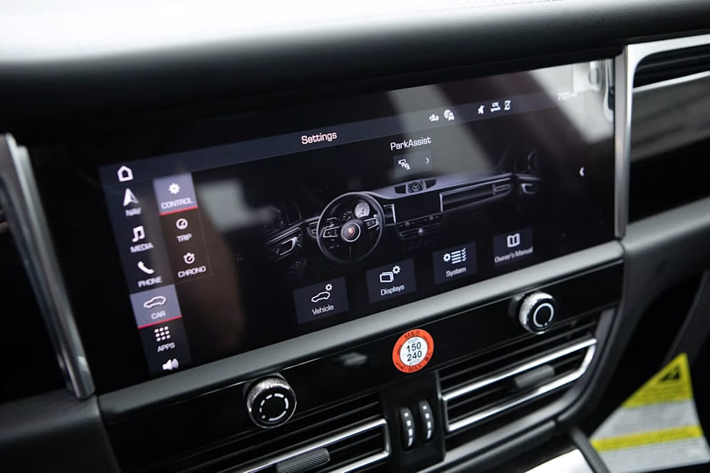 Thumbnail: 2026 Porsche Macan - 11