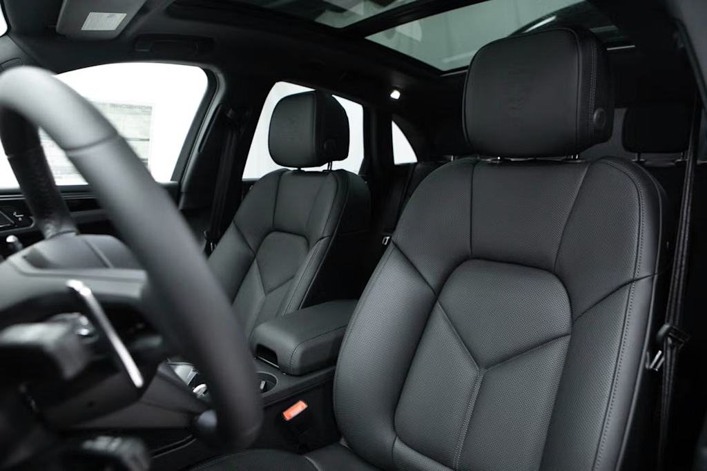 Thumbnail: 2026 Porsche Macan - 8