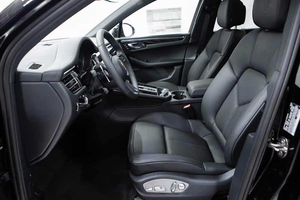 Thumbnail: 2026 Porsche Macan - 9
