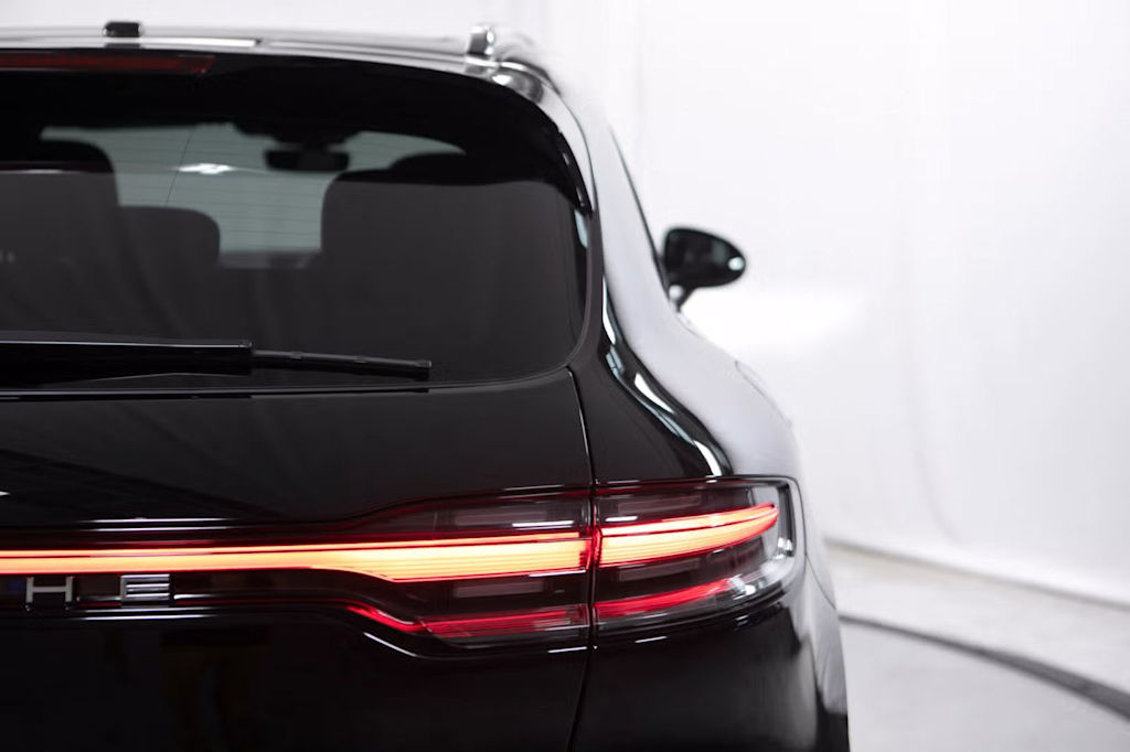 Thumbnail: 2026 Porsche Macan - 24