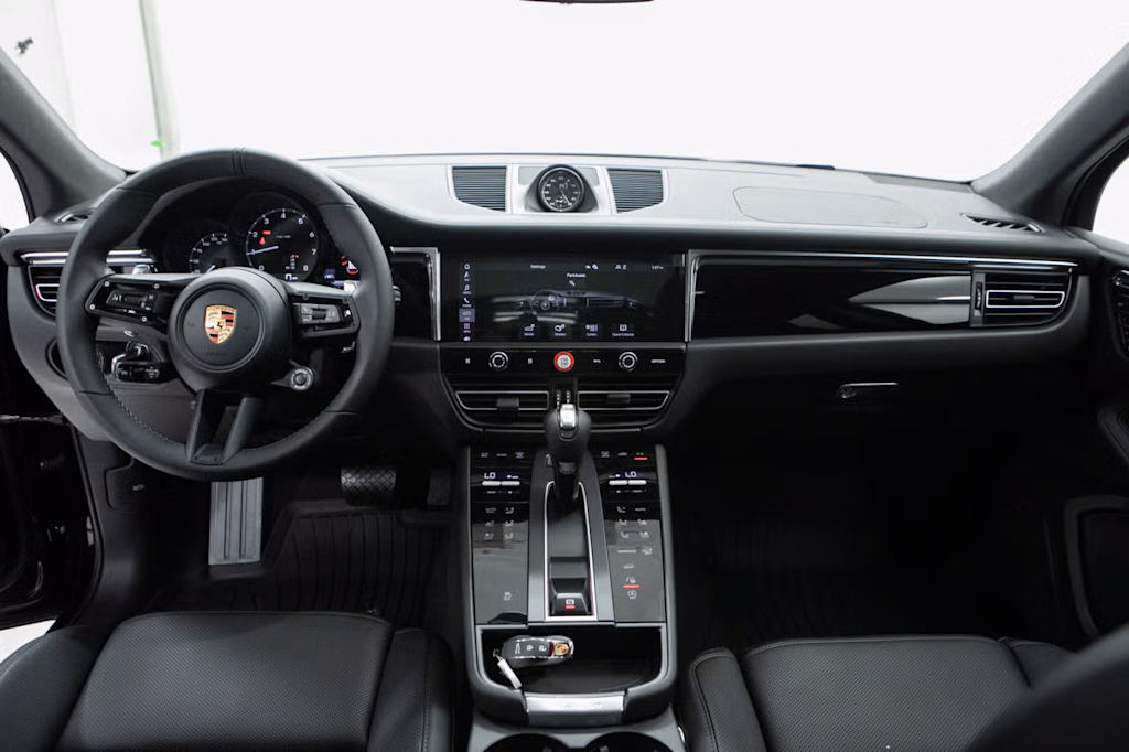 Thumbnail: 2026 Porsche Macan - 7
