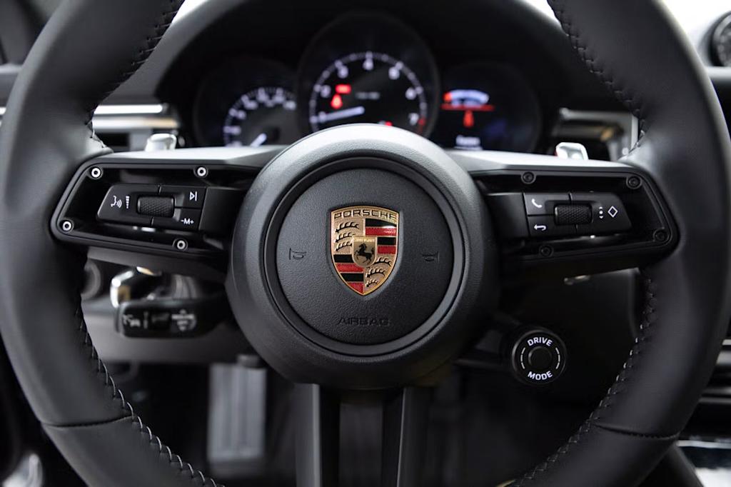 Thumbnail: 2026 Porsche Macan - 19