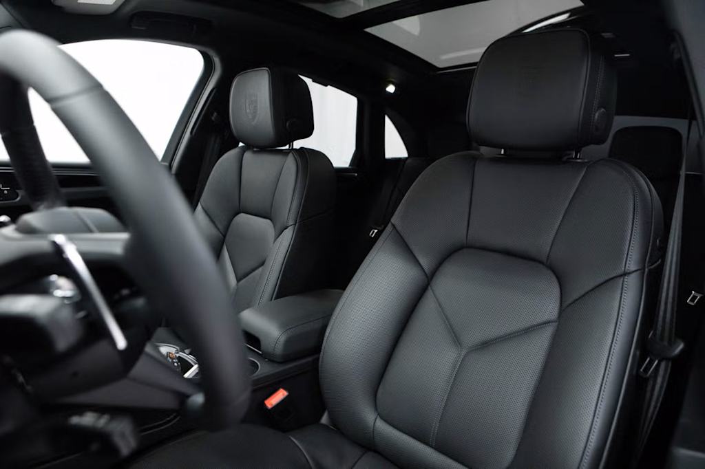 Thumbnail: 2026 Porsche Macan - 8