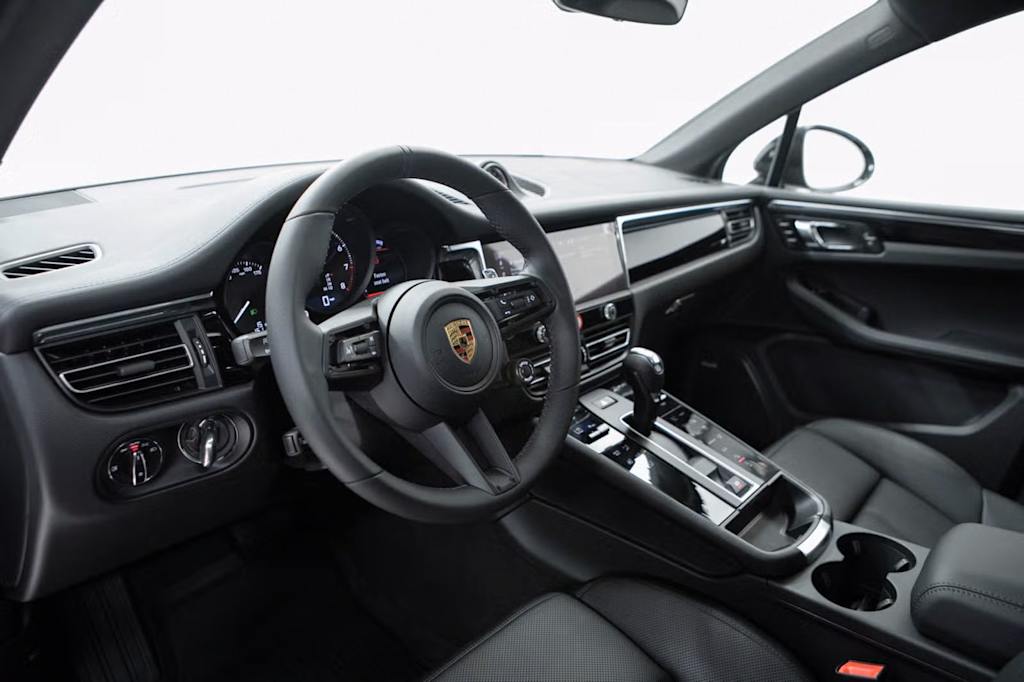 Thumbnail: 2026 Porsche Macan - 2