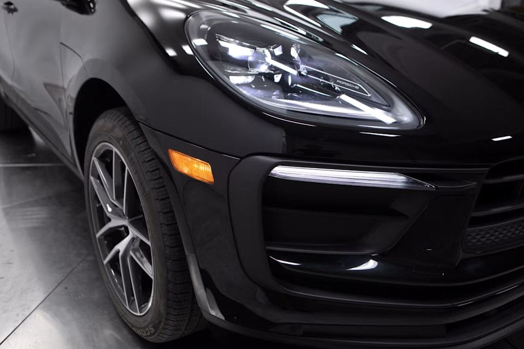 Thumbnail: 2026 Porsche Macan - 5