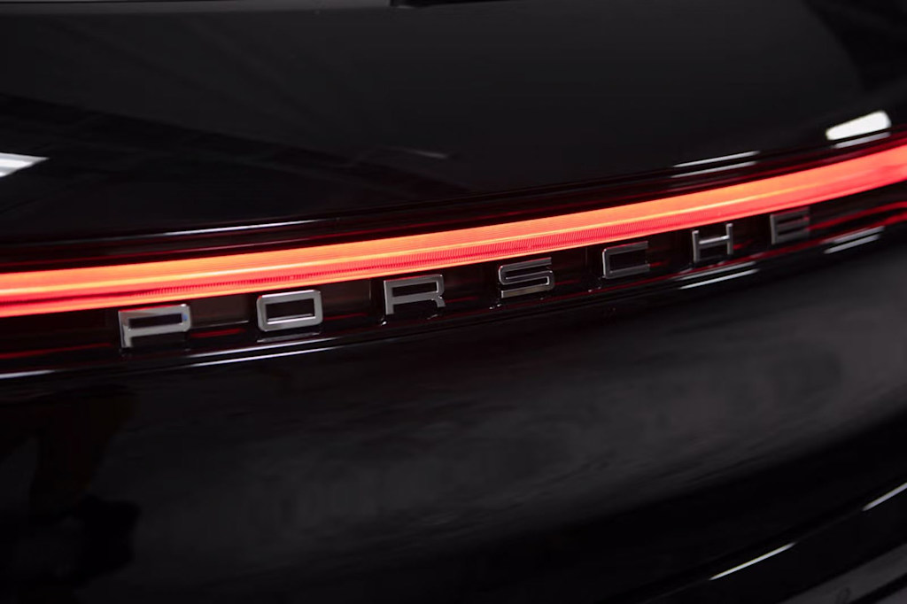 Thumbnail: 2026 Porsche Macan - 21
