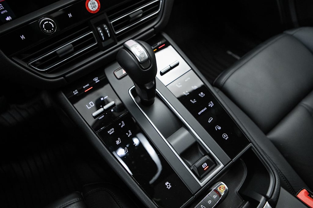 Thumbnail: 2026 Porsche Macan - 11