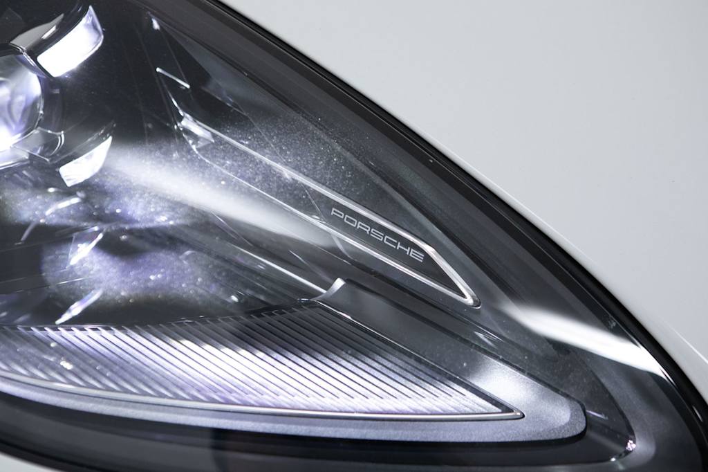 Thumbnail: 2026 Porsche Macan - 21