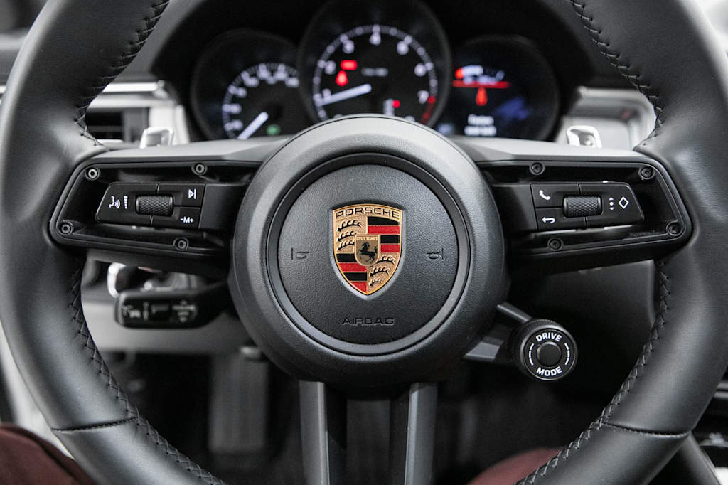 Thumbnail: 2026 Porsche Macan - 20