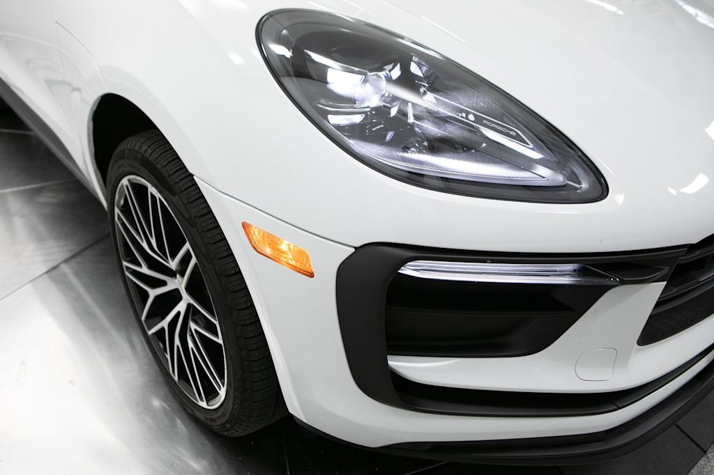 Thumbnail: 2026 Porsche Macan - 19