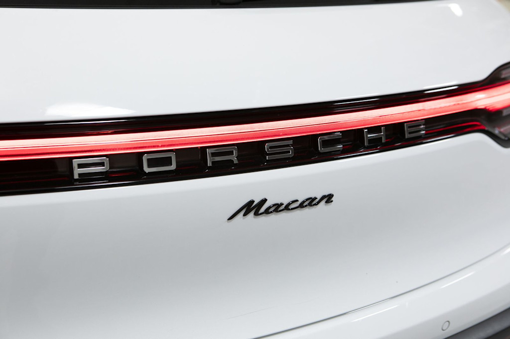 Thumbnail: 2026 Porsche Macan - 23