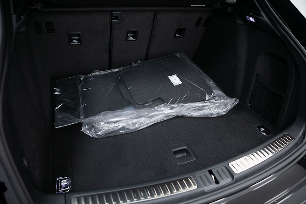 Thumbnail: 2026 Porsche Macan - 15