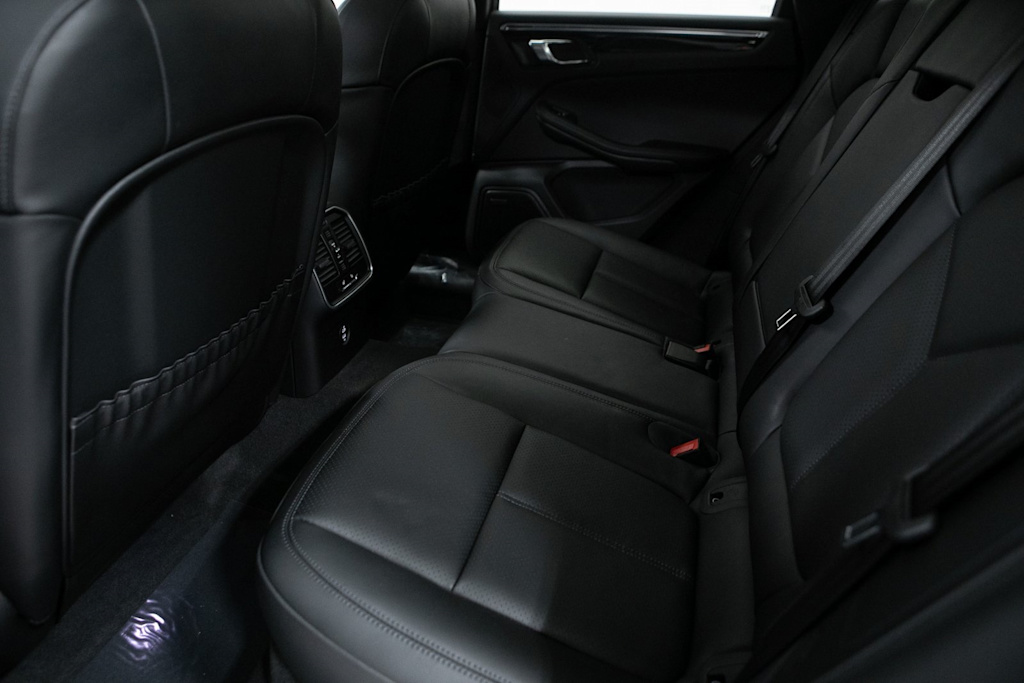 Thumbnail: 2026 Porsche Macan - 12