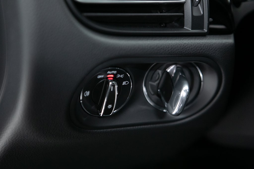 Thumbnail: 2026 Porsche Macan - 24