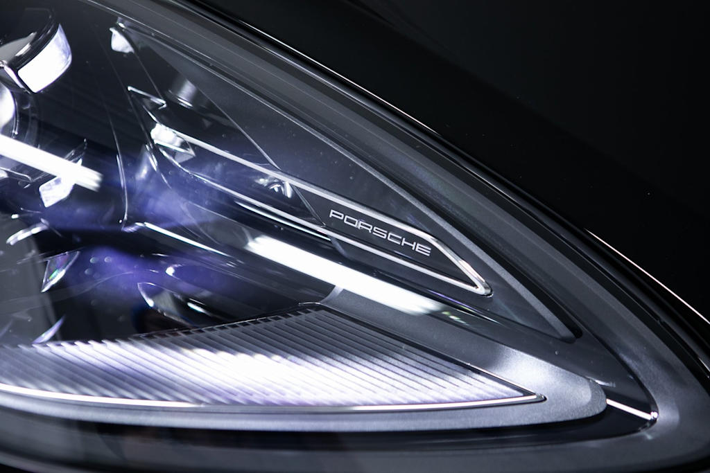 Thumbnail: 2026 Porsche Macan - 35