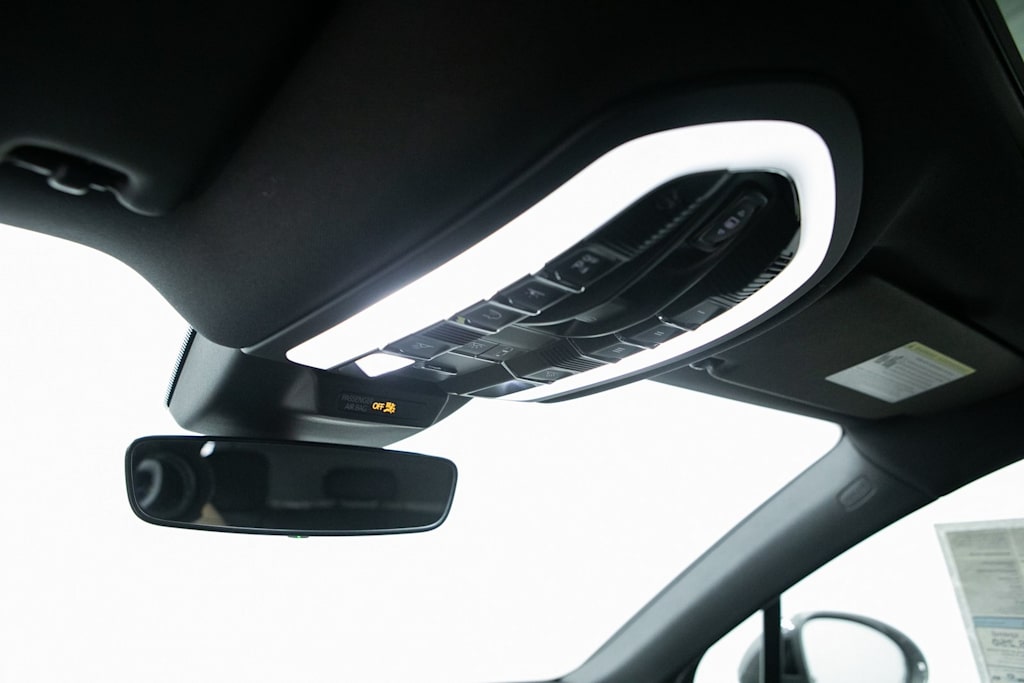 Thumbnail: 2026 Porsche Macan - 29