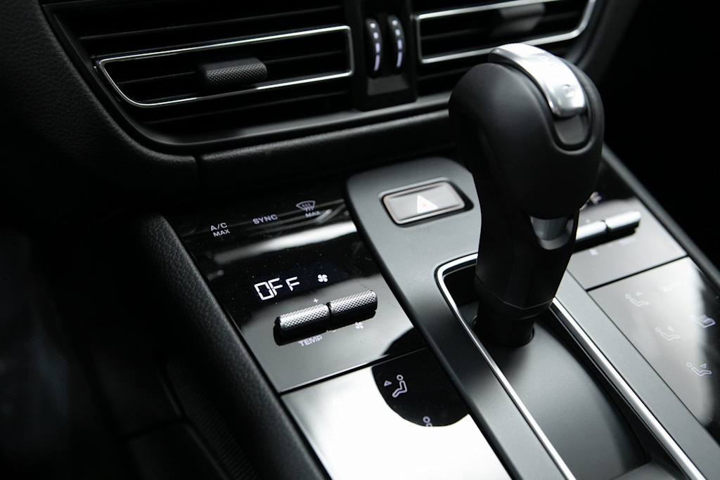 Thumbnail: 2026 Porsche Macan - 25