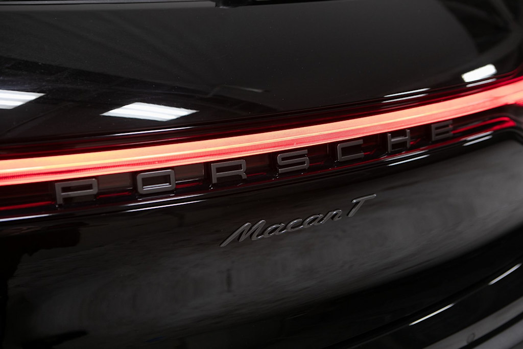 Thumbnail: 2026 Porsche Macan - 37