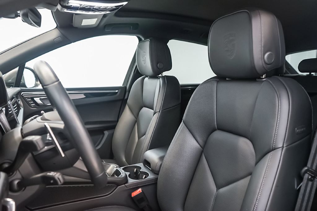 Thumbnail: 2026 Porsche Macan - 10