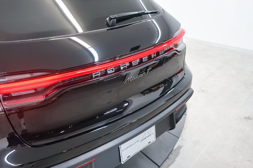 Thumbnail: 2026 Porsche Macan - 24