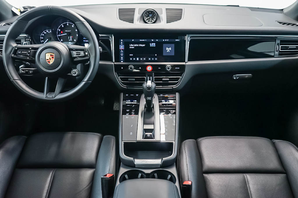 Thumbnail: 2026 Porsche Macan - 9