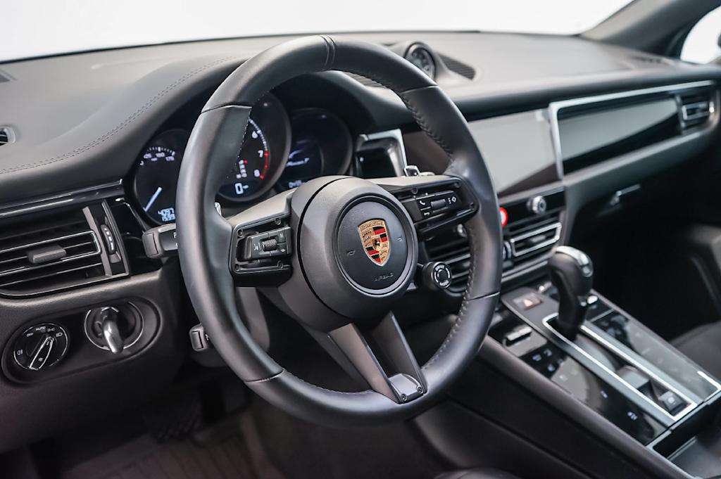 Thumbnail: 2026 Porsche Macan - 2
