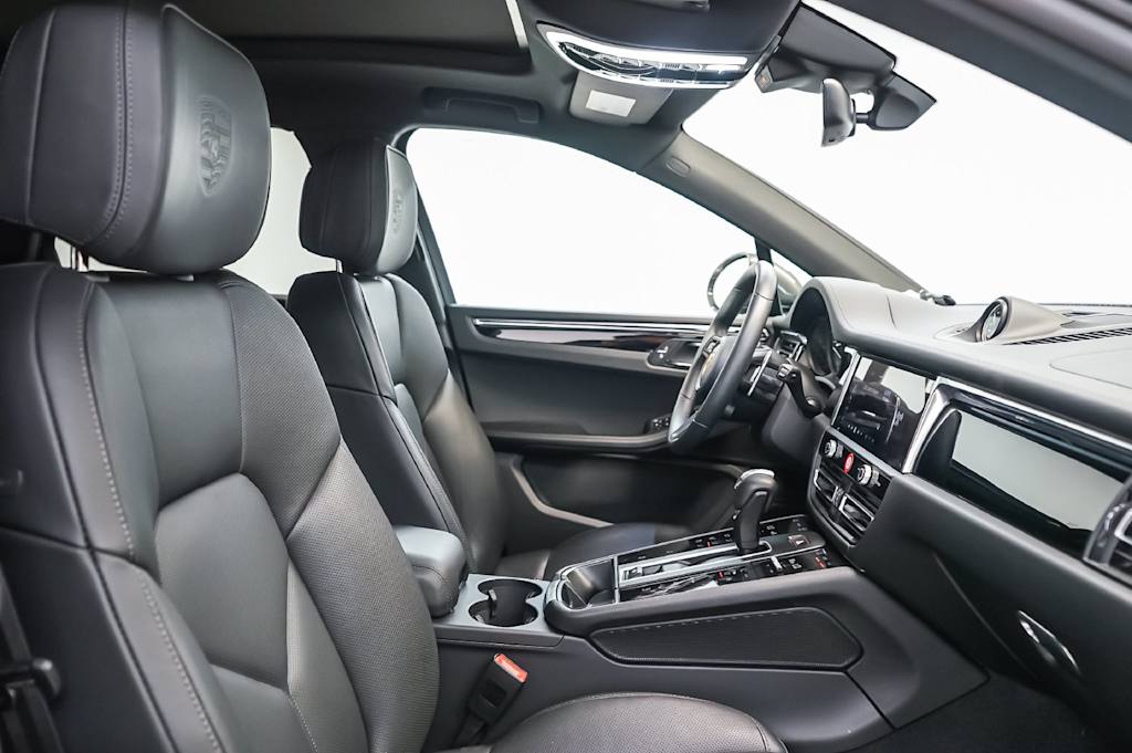 Thumbnail: 2026 Porsche Macan - 11