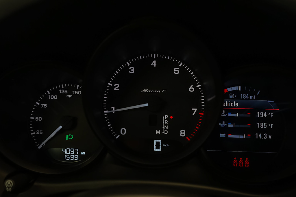 Thumbnail: 2026 Porsche Macan - 17