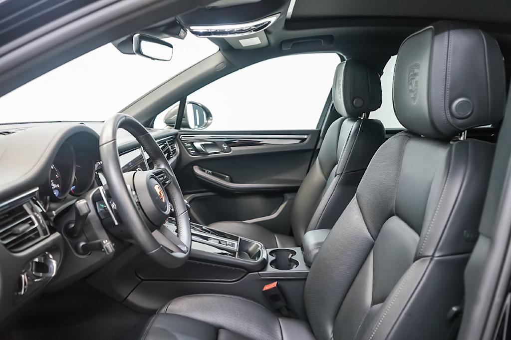Thumbnail: 2026 Porsche Macan - 28