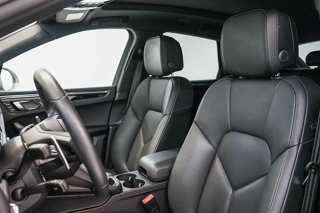 Thumbnail: 2026 Porsche Macan - 11