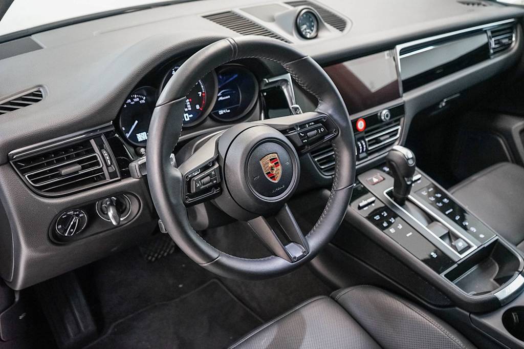 Thumbnail: 2026 Porsche Macan - 2
